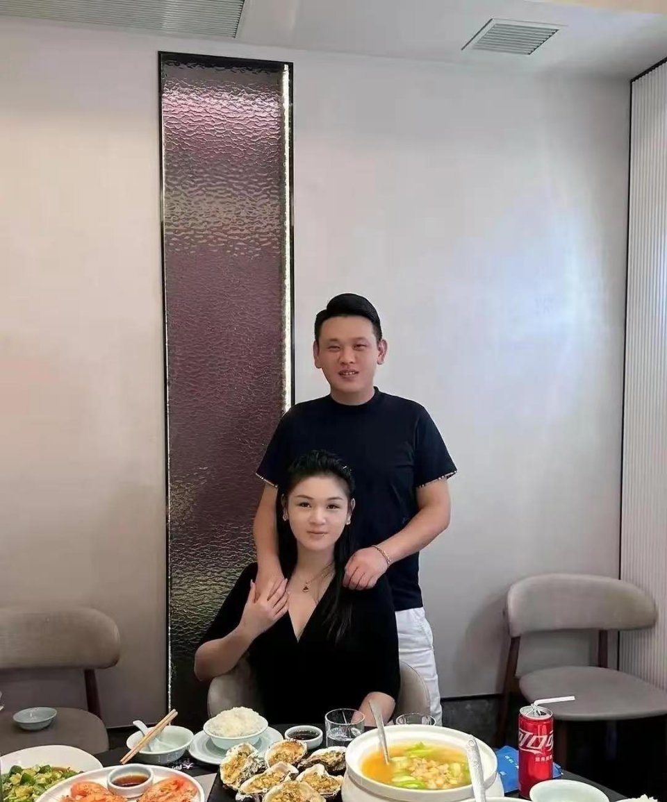 事实证明！美女嫁的不一定是帅哥。