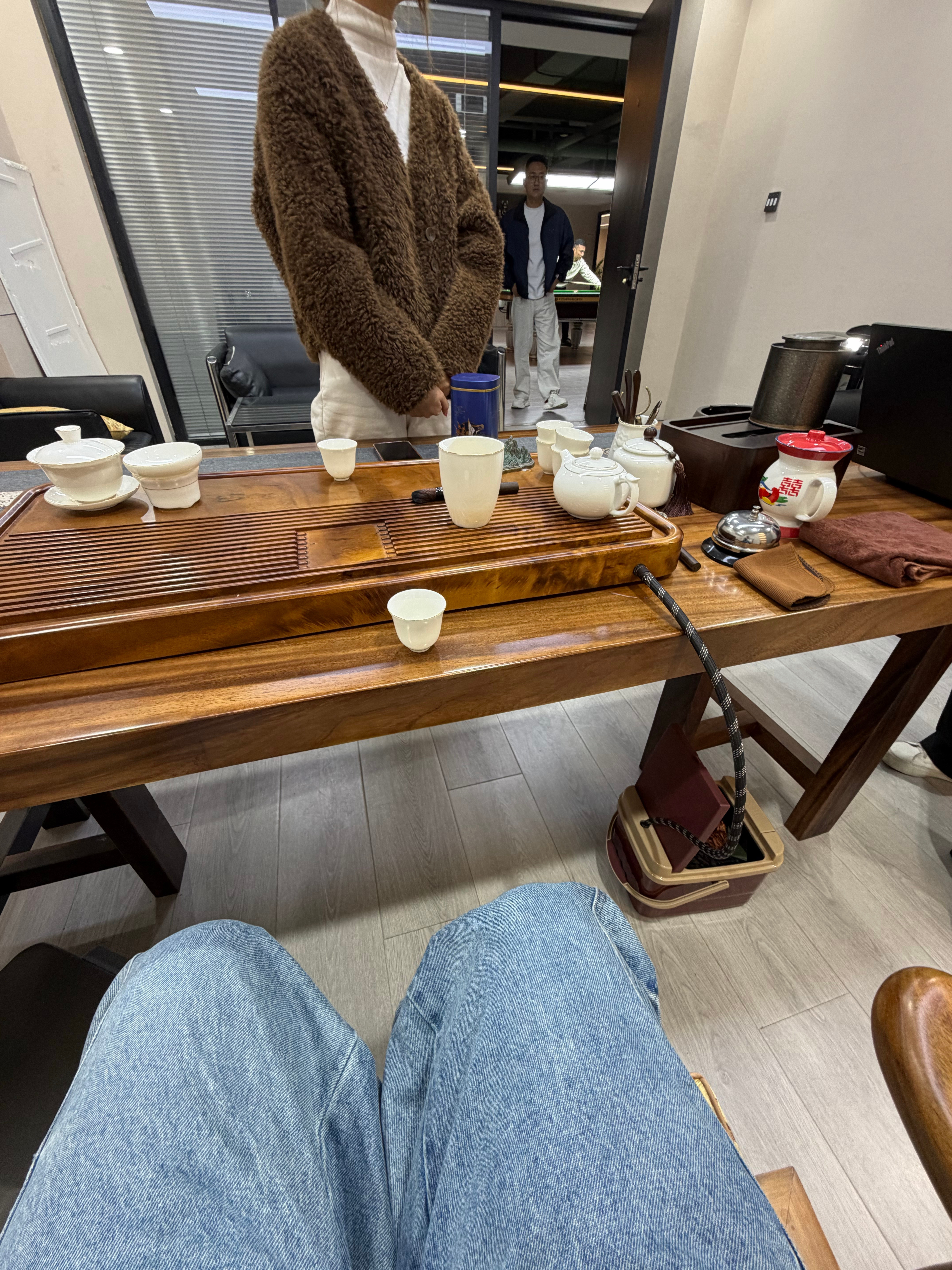 面试了一位新人，我爱上班，你们要看吗？？我怕你们看了都来找她买车，不找我了