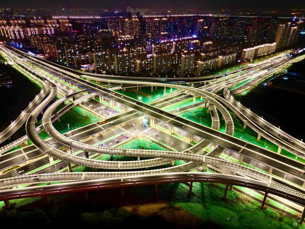 日前，张家港2025年前三季度经济运行数据公布，多项经济指标在苏州名列前茅，地区