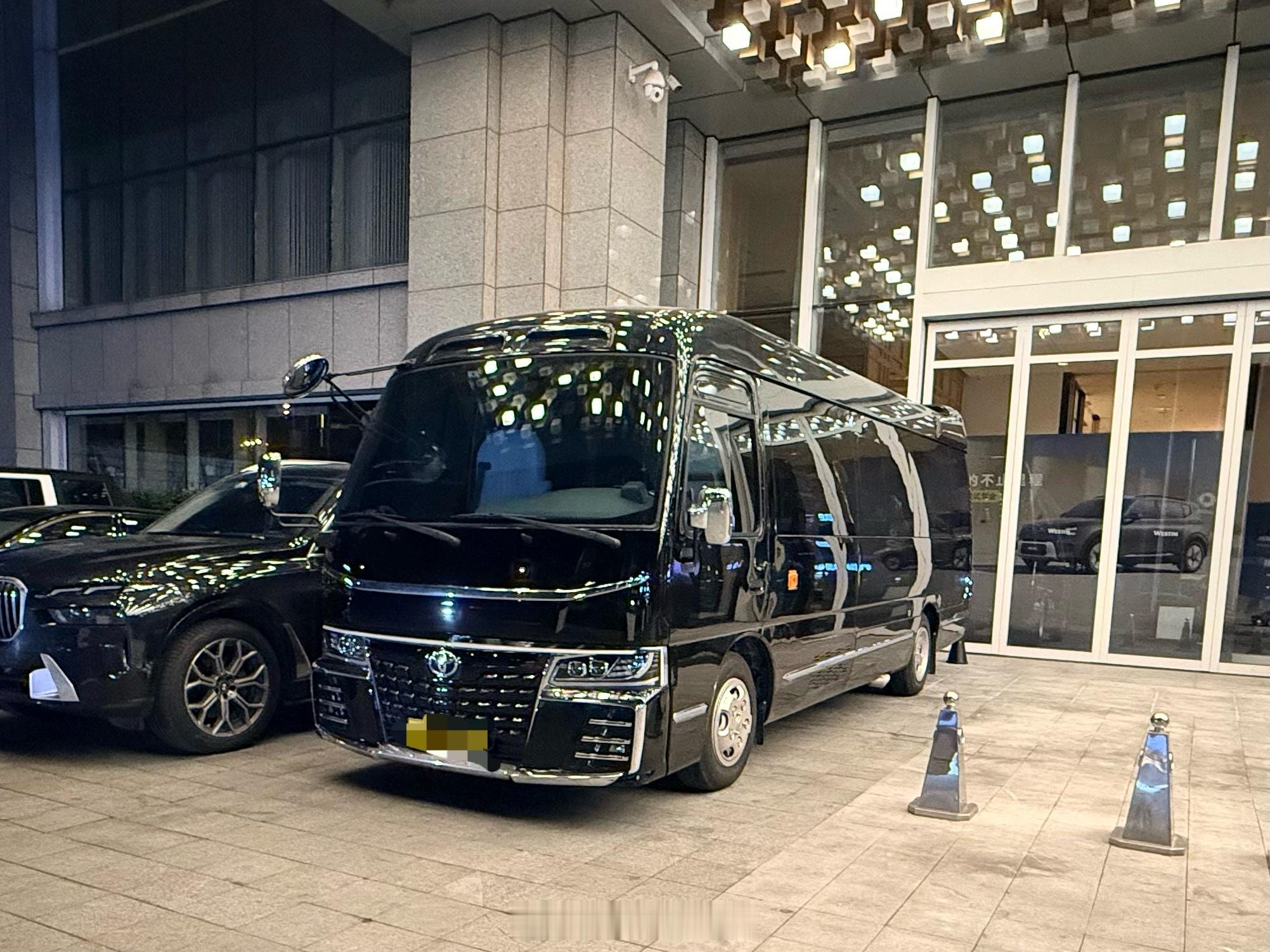 黑色的考斯特真帅啊