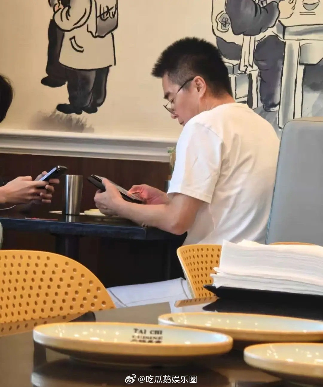 许亚军被曝为何晴付10年医药费，还以儿子名义给生活费，重情重义！