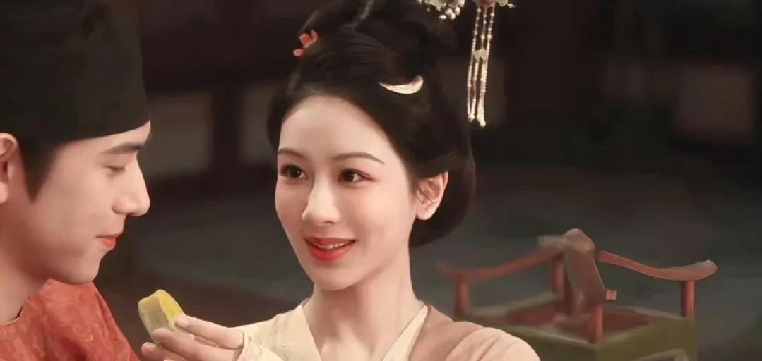 《锦绣芳华》开播了，热度超过了《国色芳华》，大有独占鳌头的趋势。两部剧中间相隔了