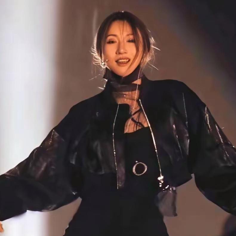 锤娜丽莎原名嵇嘉禾！早年女团练习生时期171cm不到110斤，瓜子脸