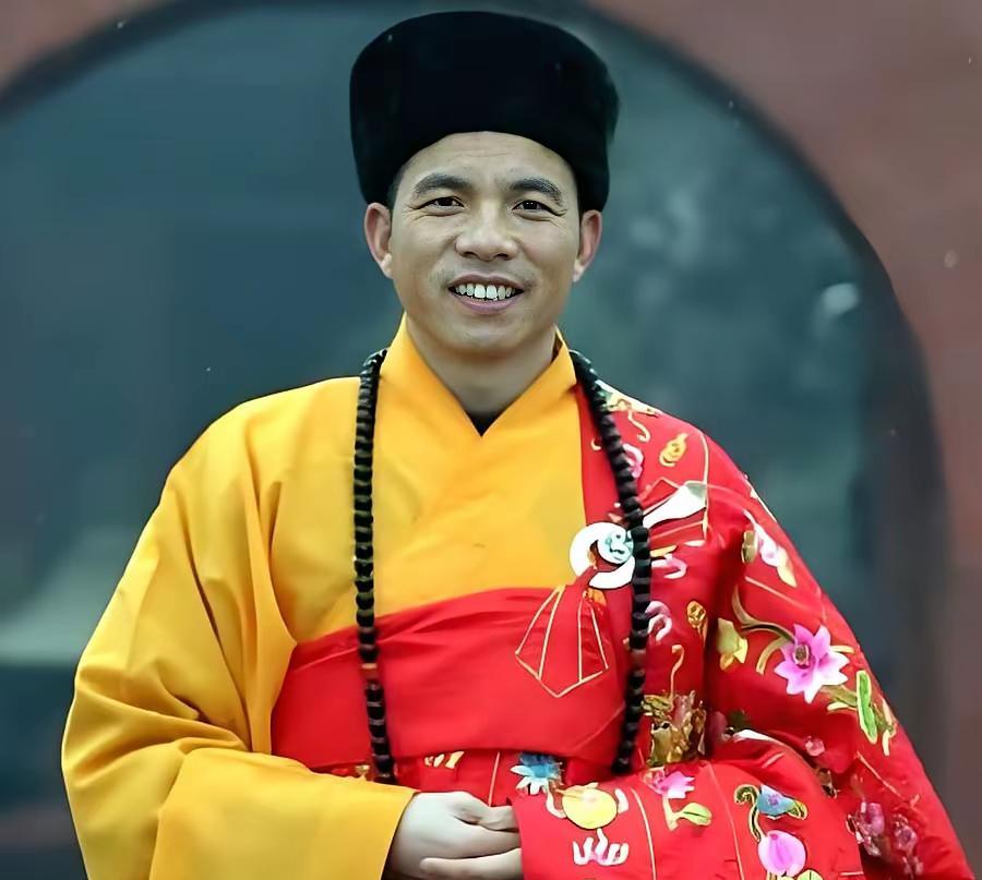 方丈的任命也得对等，得干过才行。这不，释永信出事了，少林寺的方丈不能空着，这家