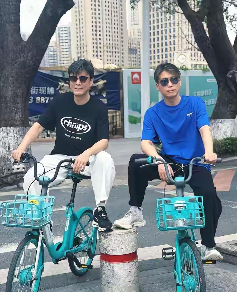 三贱客从此缺了一个人：朱媛媛。是唐旭发语音告诉的李乃文，李乃文一直认为唐旭开玩笑