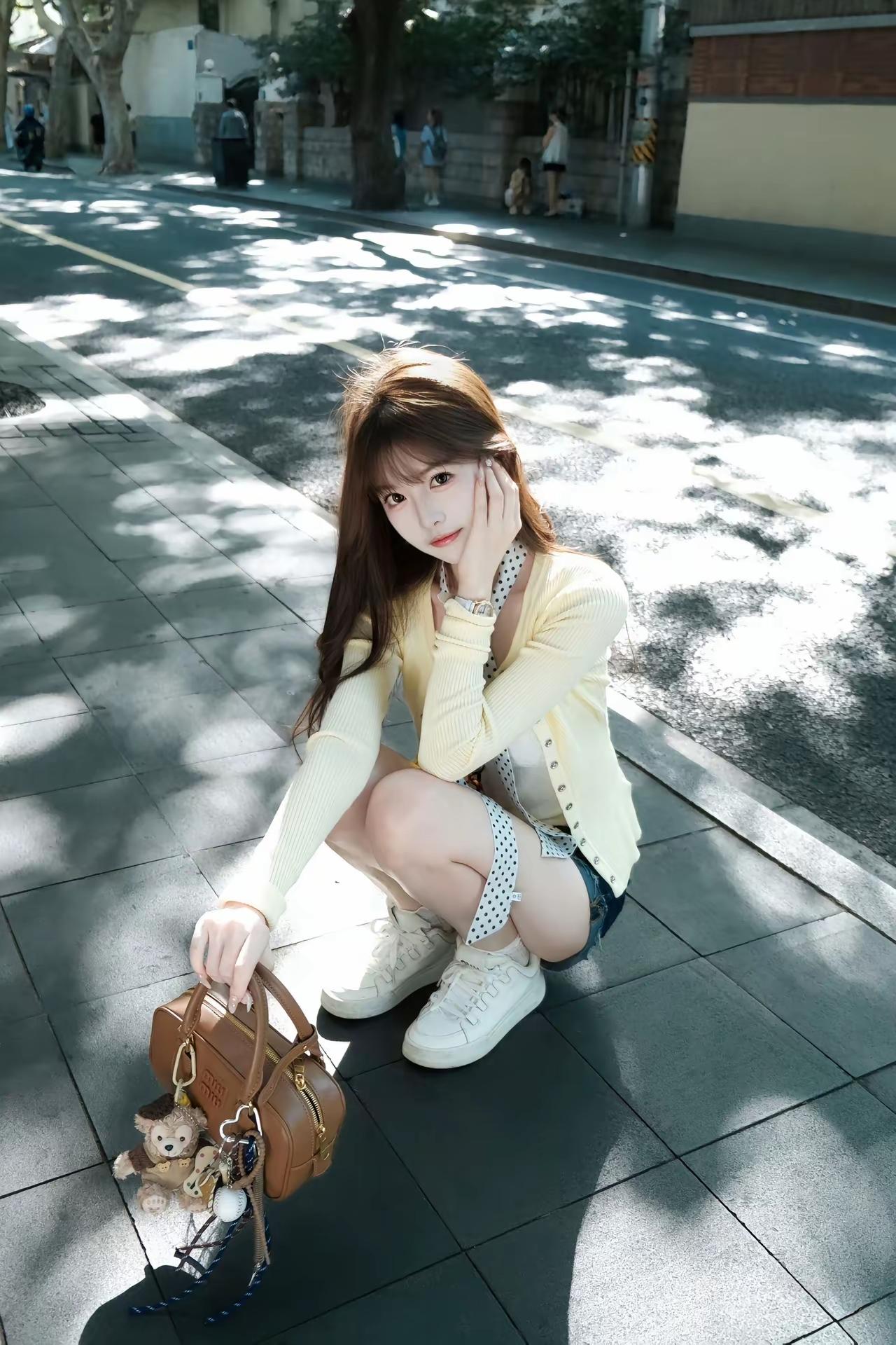 想来是我失了寻常——偏要在这人潮翻涌的尘世间，觅一颗与我灵犀相契的心房。曾