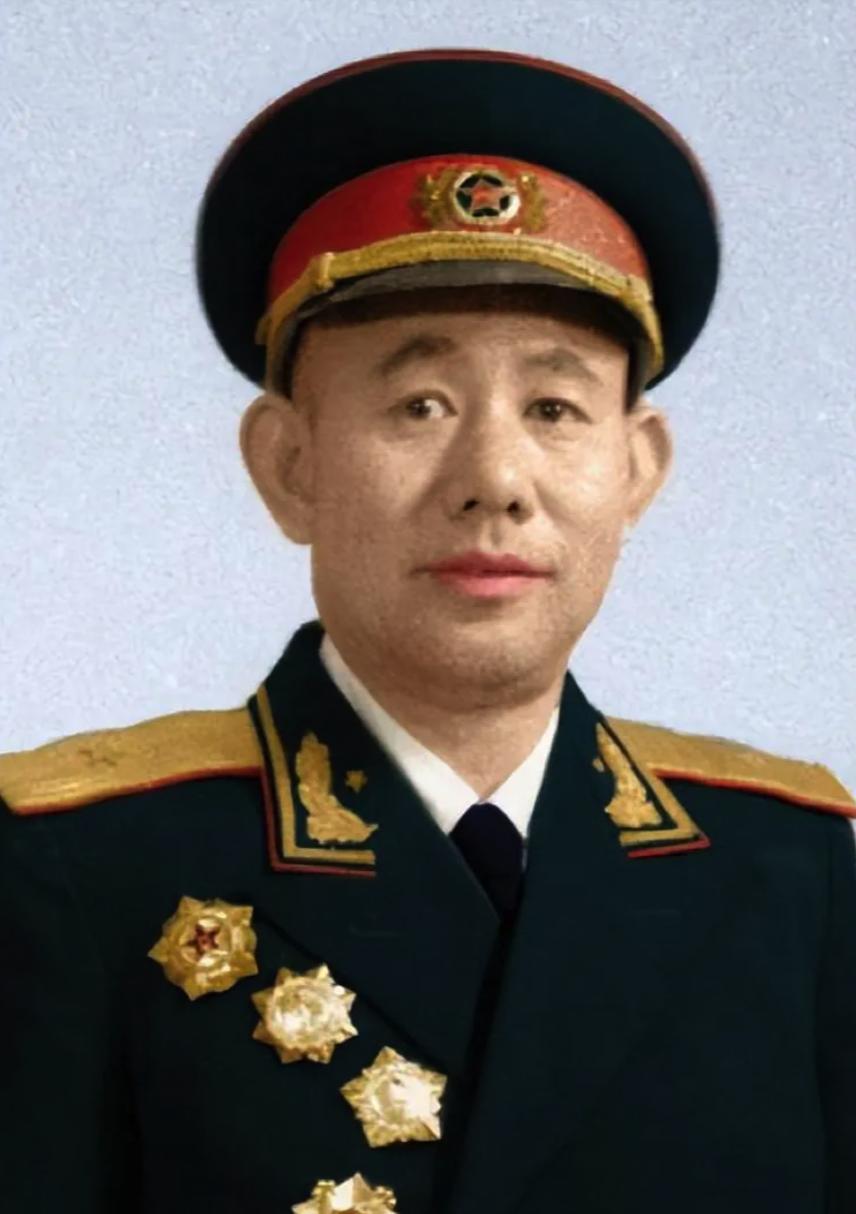 “黄朝天，你给我站起来！”1951年，彭德怀一声厉喝，他心头一紧。谁知下句竟是：