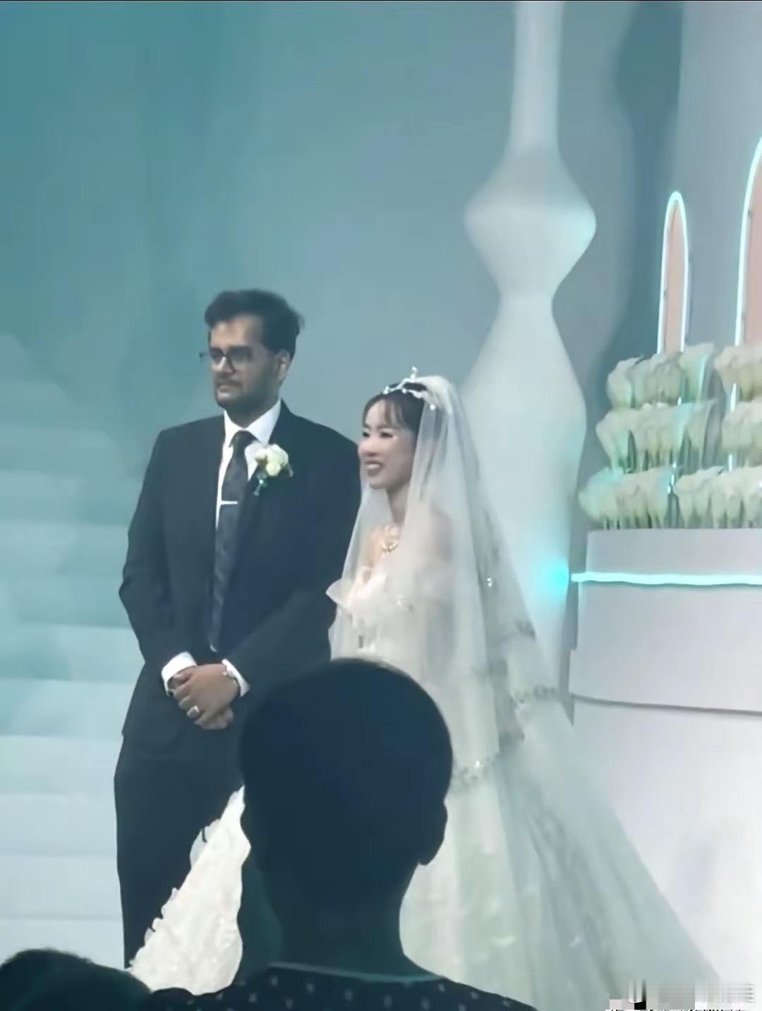 刚刷到一个事儿，真把我看乐了。又一个印度小哥娶了咱中国姑娘，关键是这女方家底儿厚