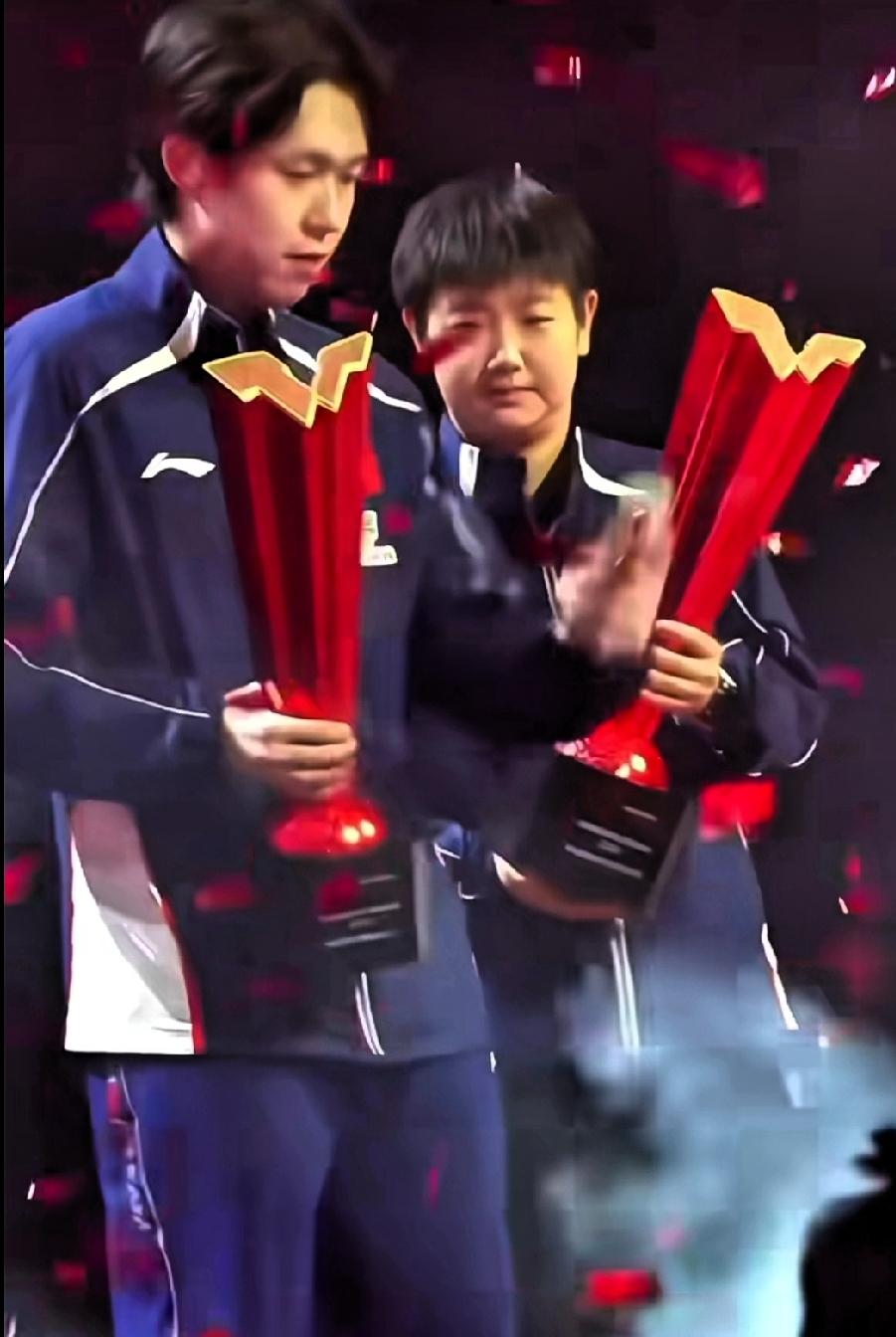 恭喜莎头同时登顶新加坡大满贯早晨打开手机看到这么温馨的画面，你们不知道我这