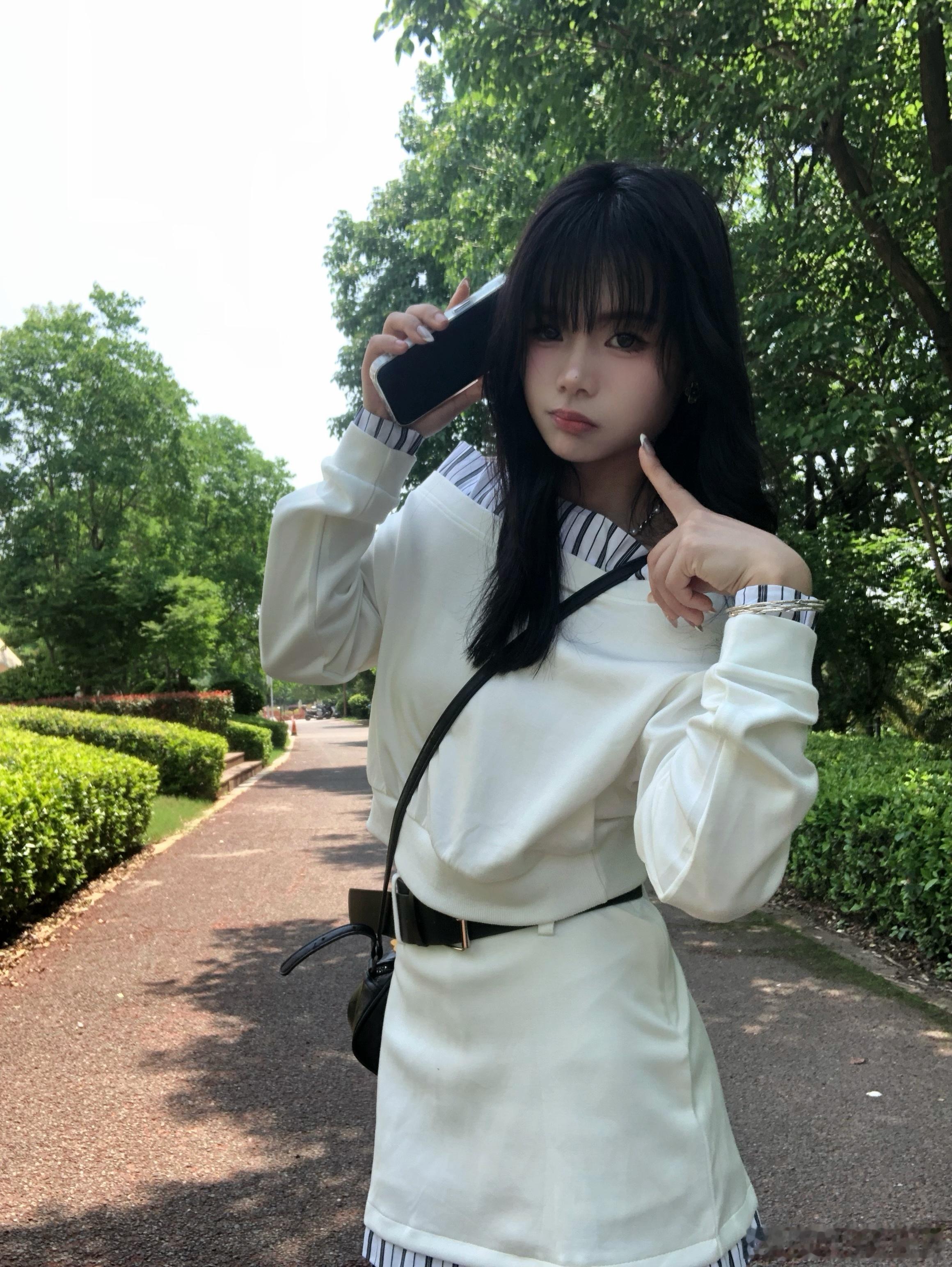 有人会因为你的孩子气而觉得你幼稚但也有人会千方百计的想要守住你身上的那份单纯