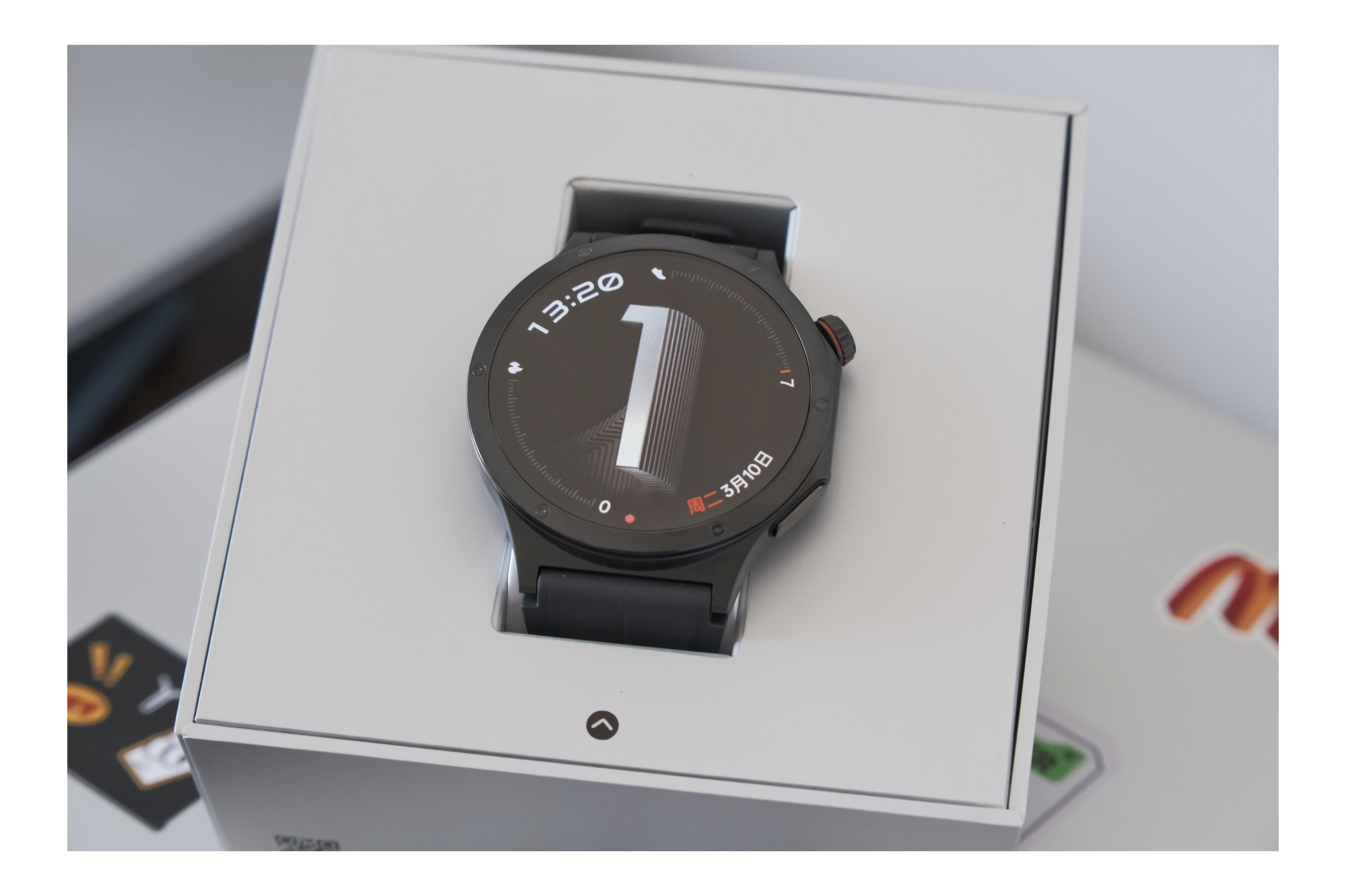 分享一组OPPOWatchX3的实拍图，更薄、更轻、更全能，相当Ultra。