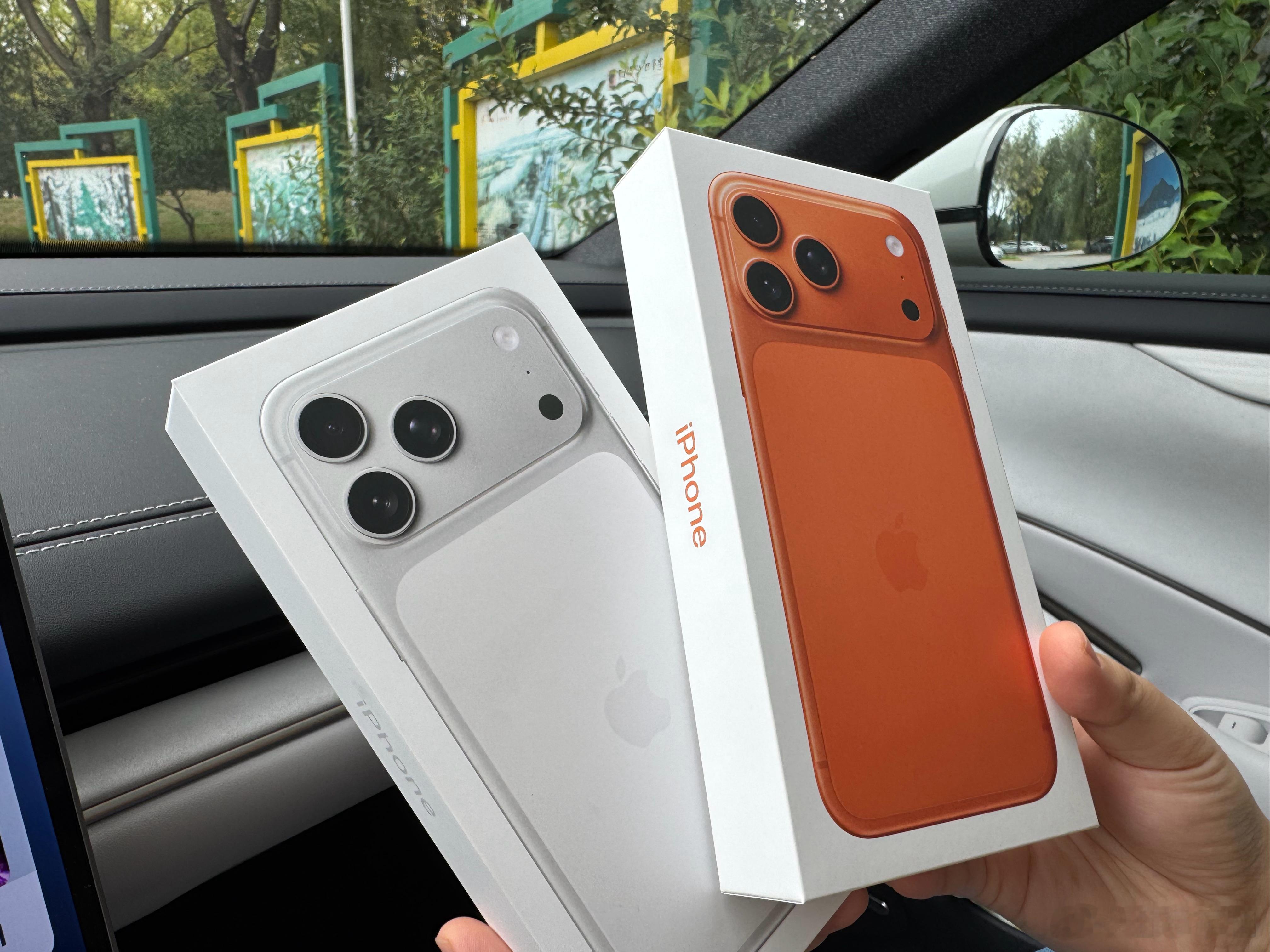 iPhone17ProMax到手白色京东抢的，橙色原价收的对于自媒体来说这就