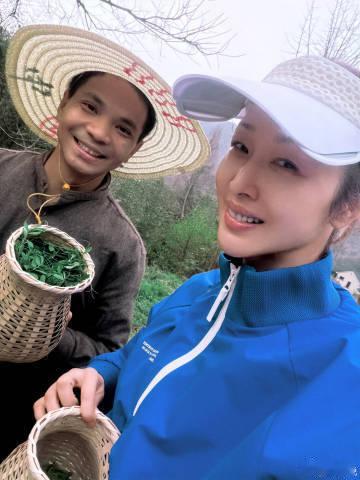 六月清风伴青春，孙悦新版《伙伴》唱响温情旋律。愿高考学子旗开得胜，愿毕业少年奔赴