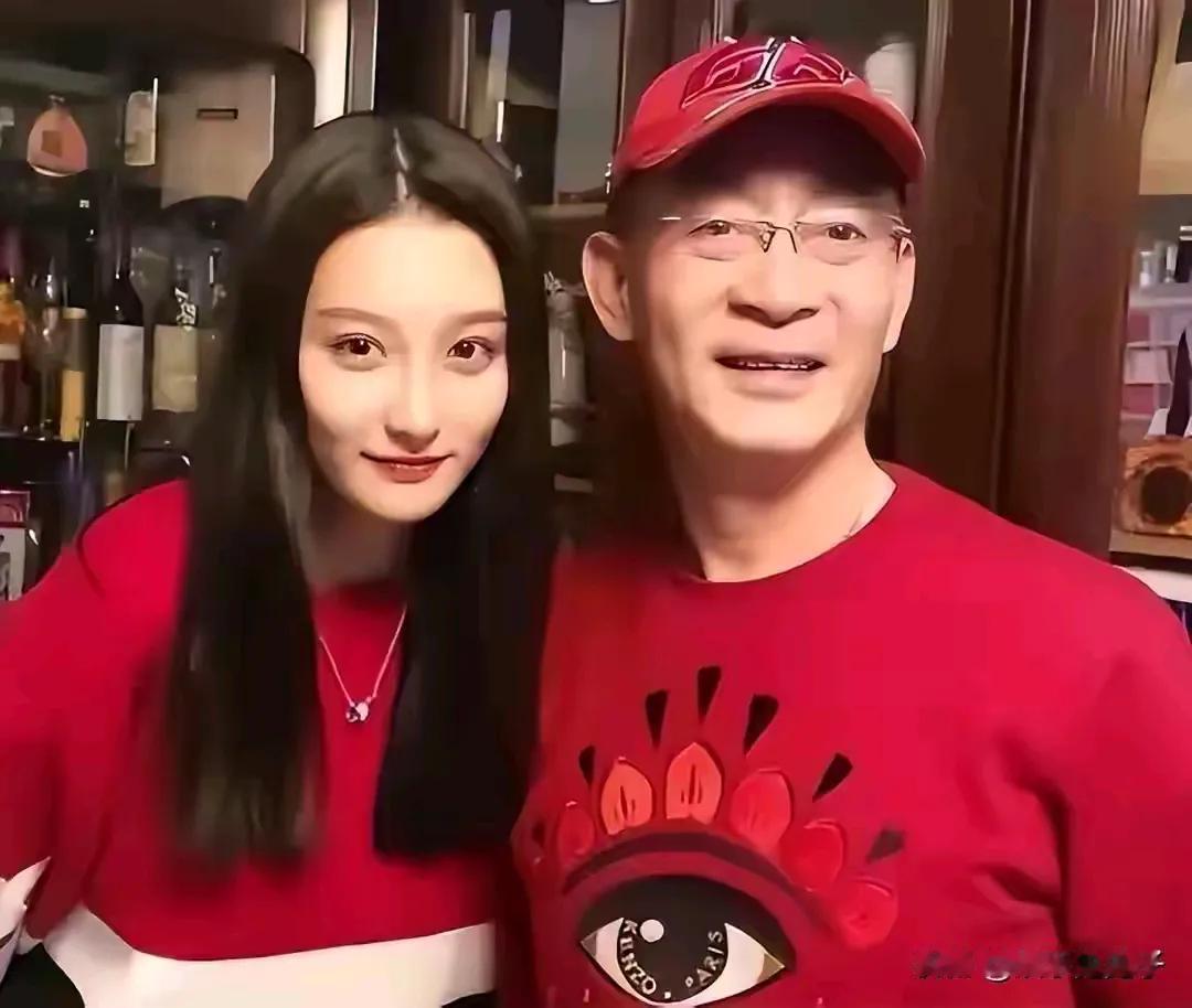猴哥的女儿不像猴子，美得像西游记中的妖精，猴哥的基因可以[赞]