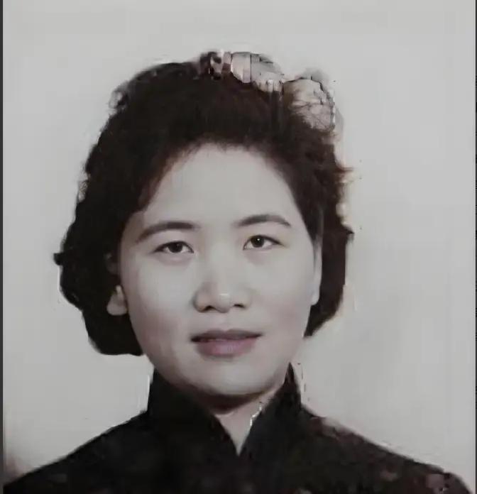 女人都怕离婚后跌入深渊？台湾首富前妻撕了4亿支票，跳了进去。1975年，纽