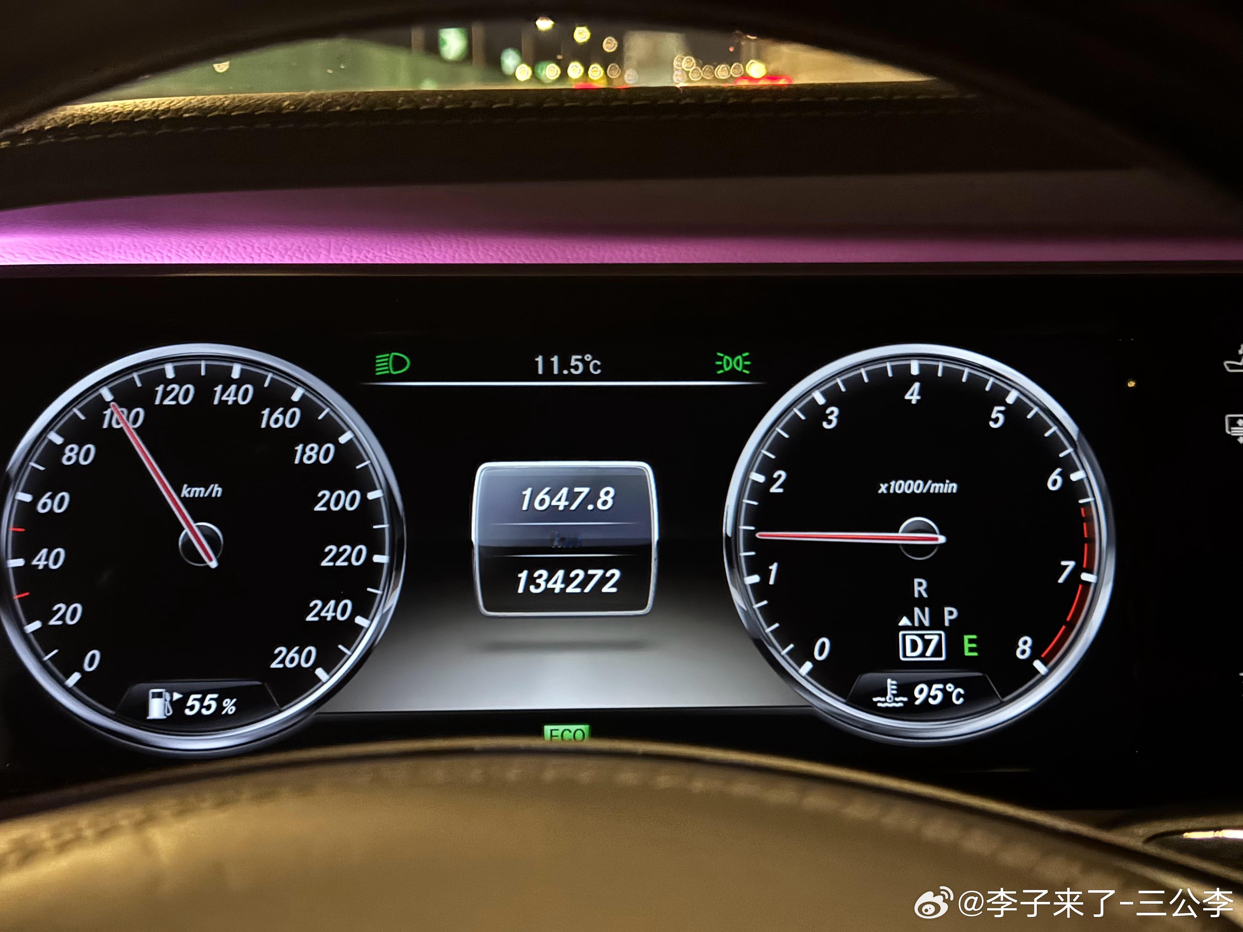 儒子这台奔驰我可能有快一年没开了今天再开出来我思考了一个问题什么叫豪华车现在是一