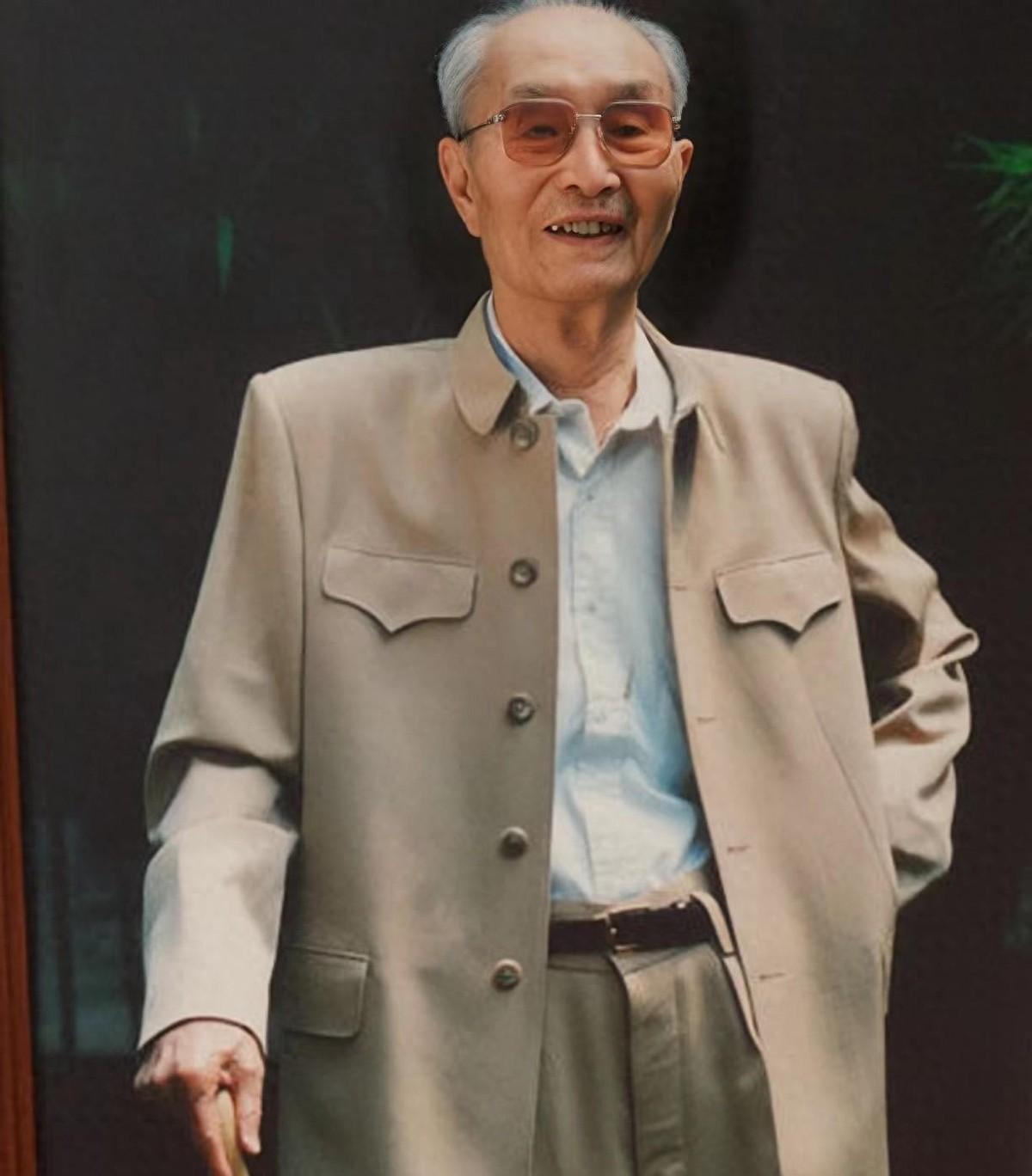 1949年陈毅亲自接见张爱萍，临时下达一项指示，张爱萍无奈感叹自己又错过了机会