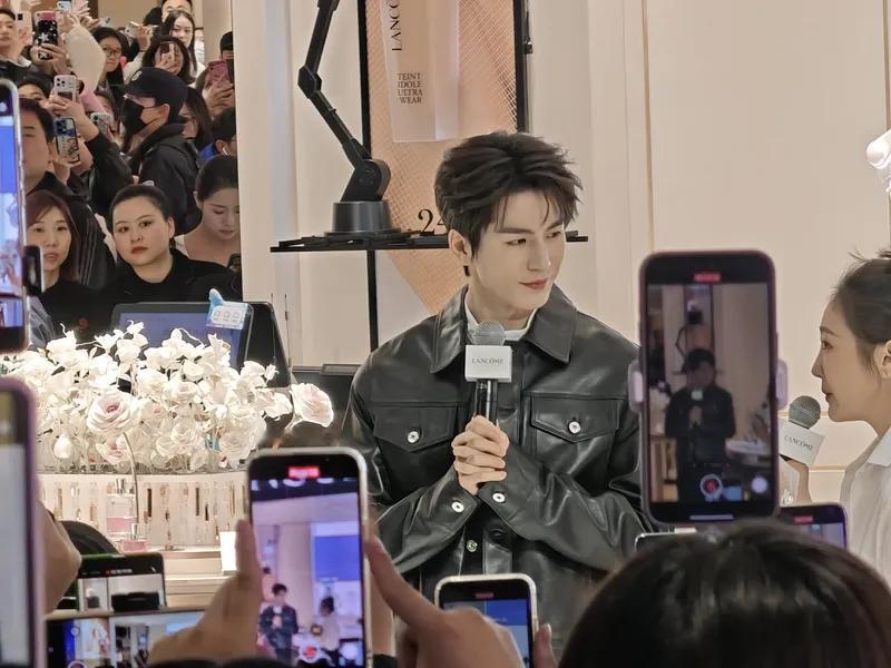 张凌赫看刘宇宁演唱会我严重怀疑，刘宇宁这次开演唱会，不是为了热闹，为