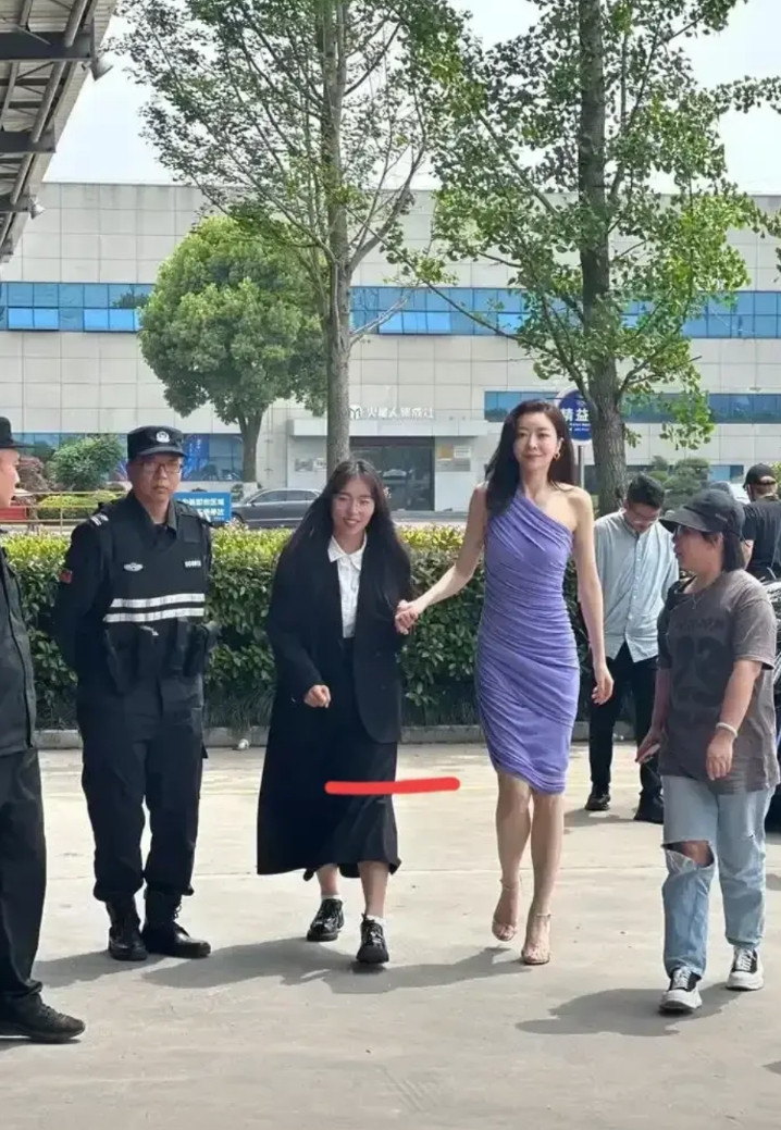 前两天偶遇熊黛林终于知道郭富城为何娶了方媛也释怀了。前两天和朋友一起去参