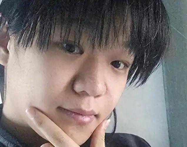 2020年6月，有学生发现一个认证为国科大在读硕士的境外社交账号，竟然在公开平台