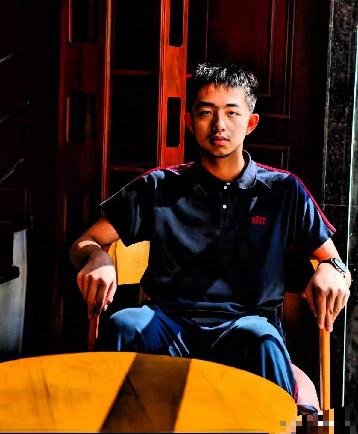 负责出2026年高考数学1卷的老师，估计后槽牙都要咬碎了，他想破脑袋也想不通