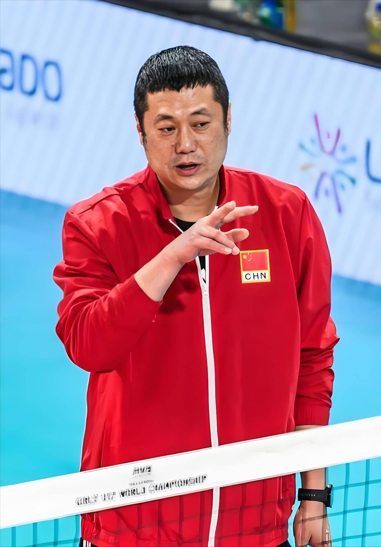 赖亚文主任已经表态，中国女排不换帅赵勇继续担任中国女排主教练，按照合同履职到20