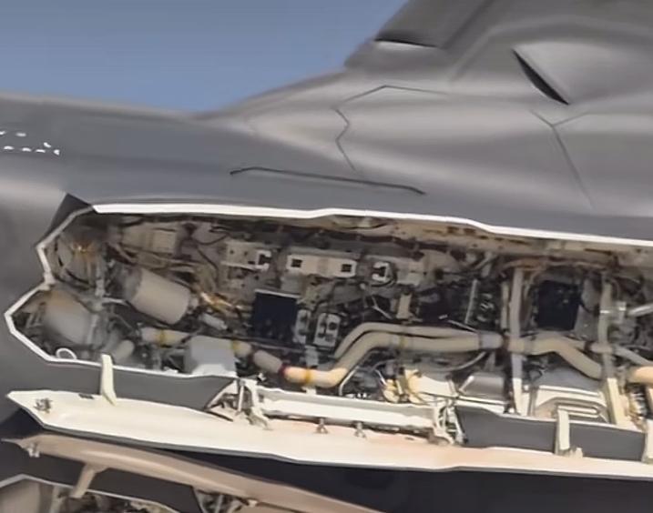 这回美国的F-35战机在迪拜航展上出丑了！具体是怎么回事？本来还想在迪拜航展上