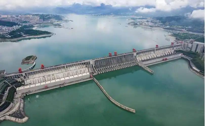 起初，三峡大坝原本打算建150米高，水库最远能淹到四川长寿县。后来，重庆市委给中