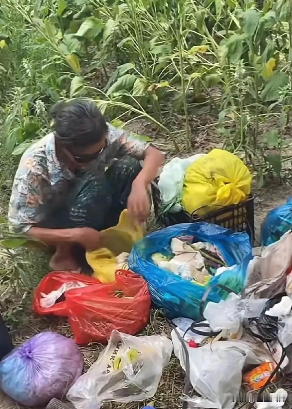 沈巍身边这些个牛鬼蛇神，各个恨不得老师是他们自己的私有财产，只要不由他们，立马翻