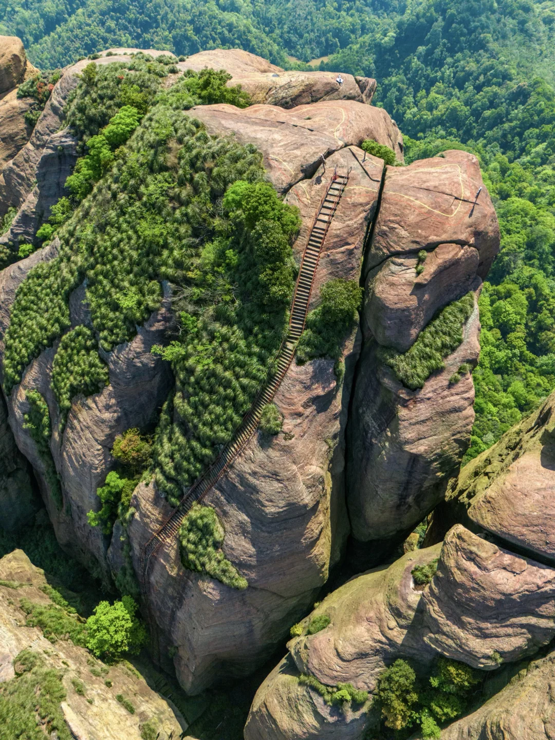 徐霞客没骗我，江西最值得爬的山‼️太震撼了