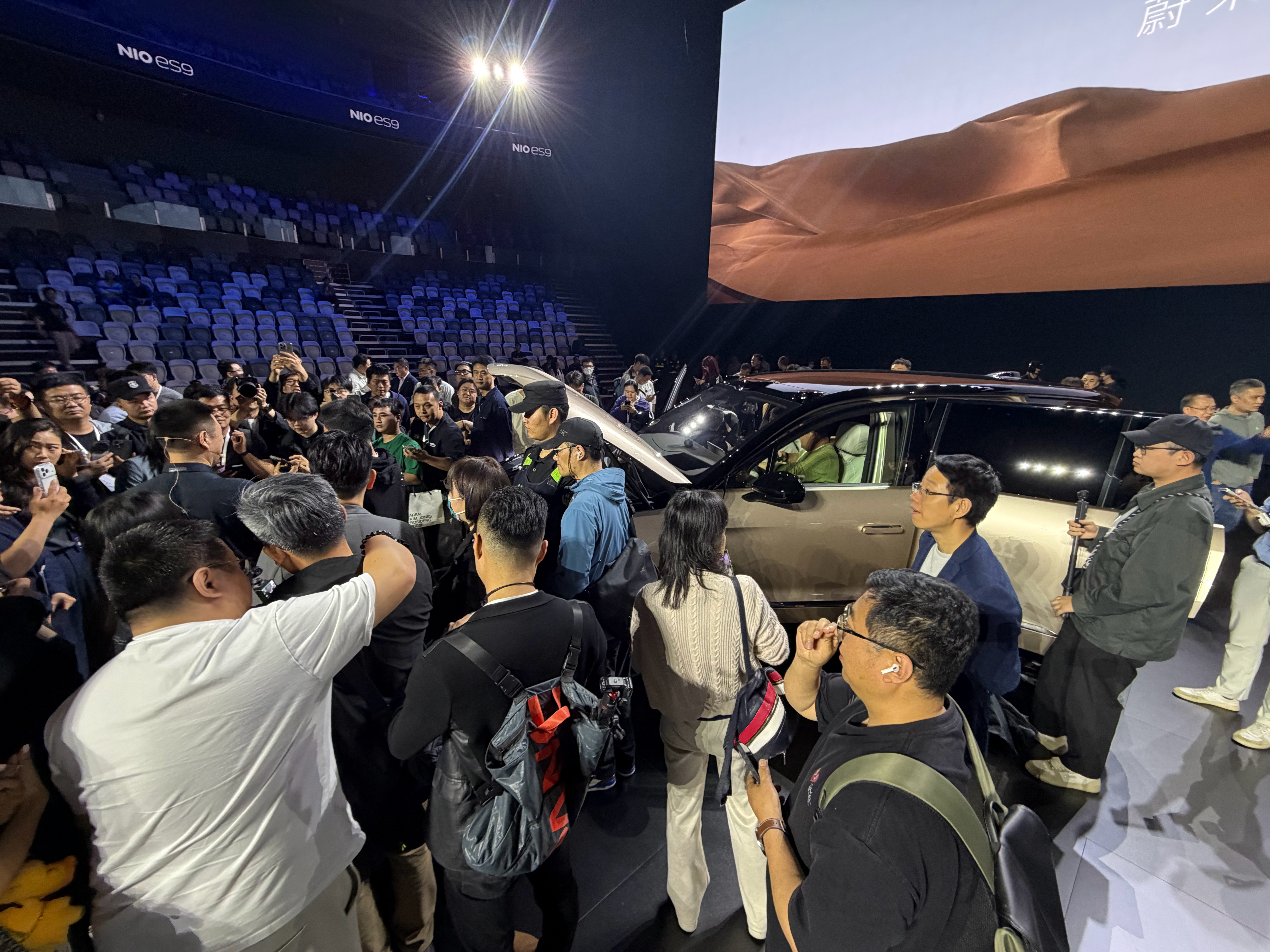 入门租电42，带全主动悬架的48现在问题是，科技旗舰型的ES9，算是把“科