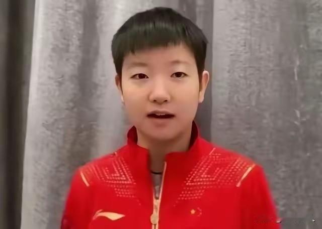 在上海参加封训的孙颖莎告诉大家一个好消息，她激动地说、我的“闺蜜”加陪练何卓佳姐