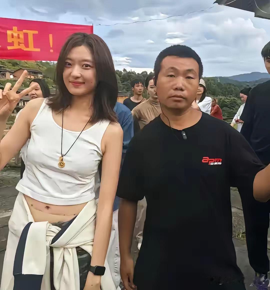 孙千肚子上的肉也太真实了！众所周知，大家都知道孙千是出了名的纤细，172cm的身
