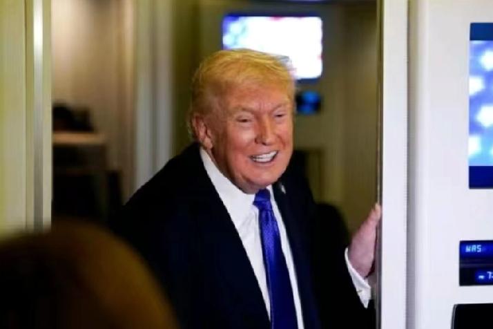 昨晚，特朗普在“空军一号”上对记者说:“我正在和中国讨论对台军售问题，这个议题，