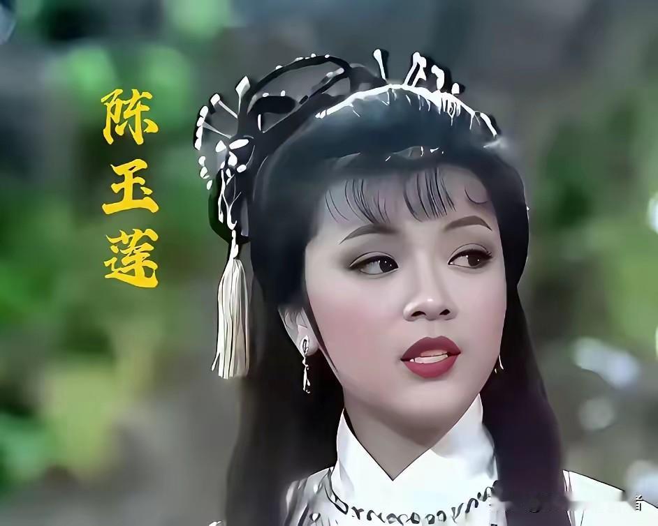 翻看老港剧的影像，才真切体会什么叫嫩得仿佛能掐出水。一众港台女星年轻时的容颜，鲜