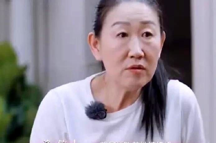 程潇妈妈问陈梦妈妈：“网上说陈梦是黄晓明表妹，这事儿是真的吗？”陈梦妈妈：“真的