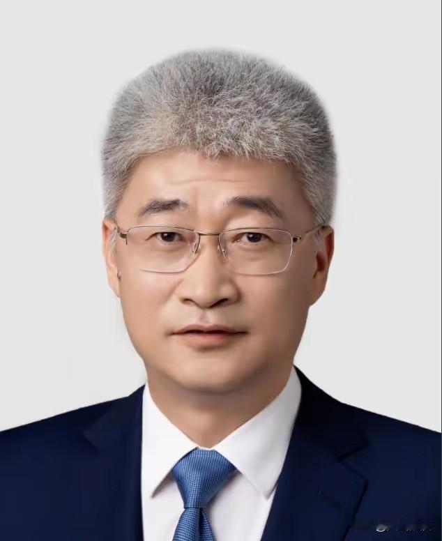 中国联通集团副总经理王利民昨天开始不在中国联通上班，因为他已去别的单位工作了。