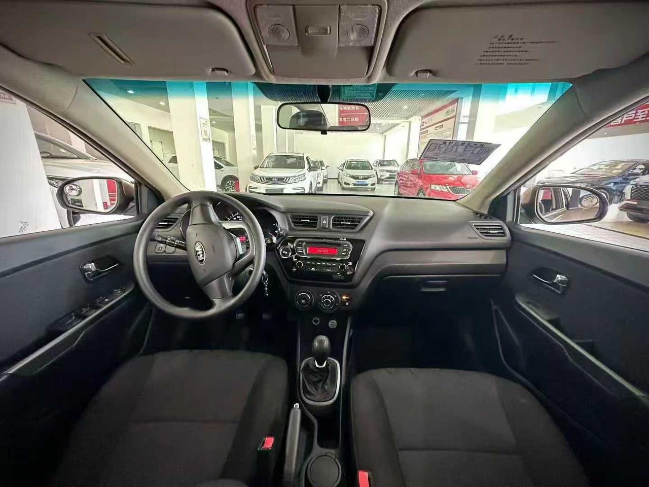 很多刚拿本、预算有限的朋友，都会动心思：花一万块买辆二手车，遮风挡雨、练手代步，