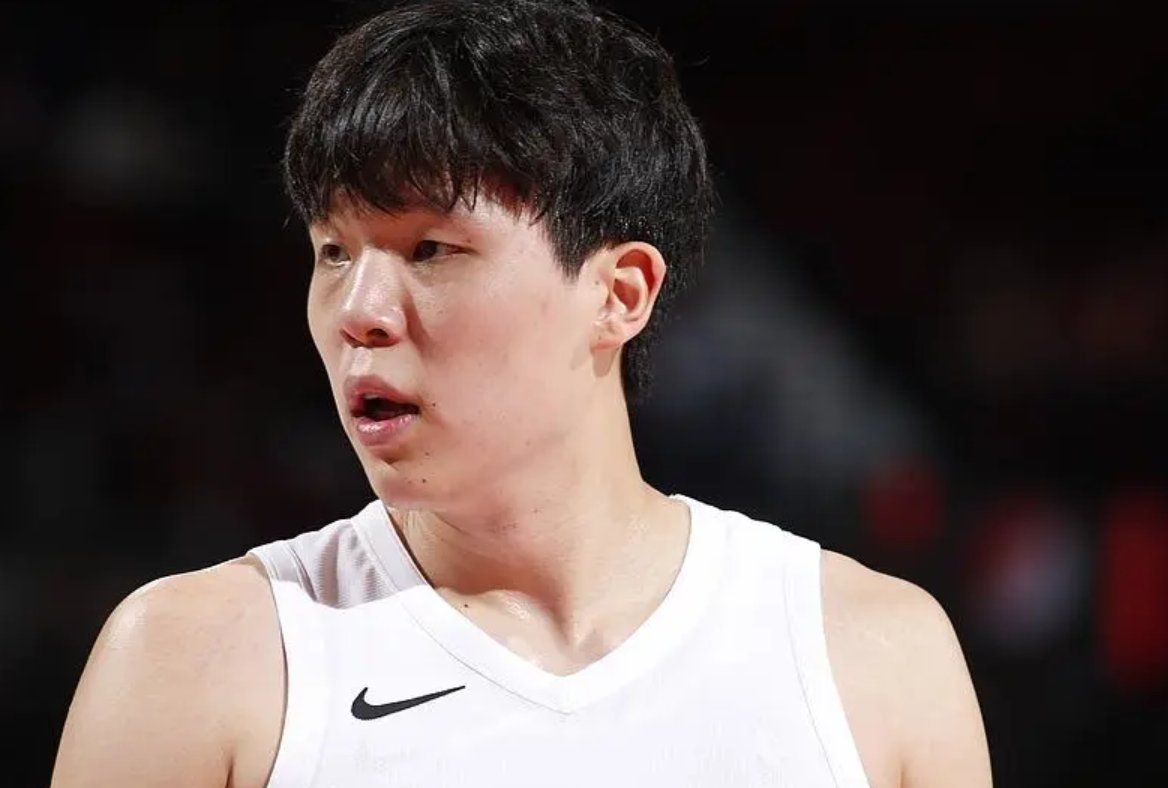 杨瀚森板凳坐穿，布朗尼助攻闪耀，NBA的冰火两重天
