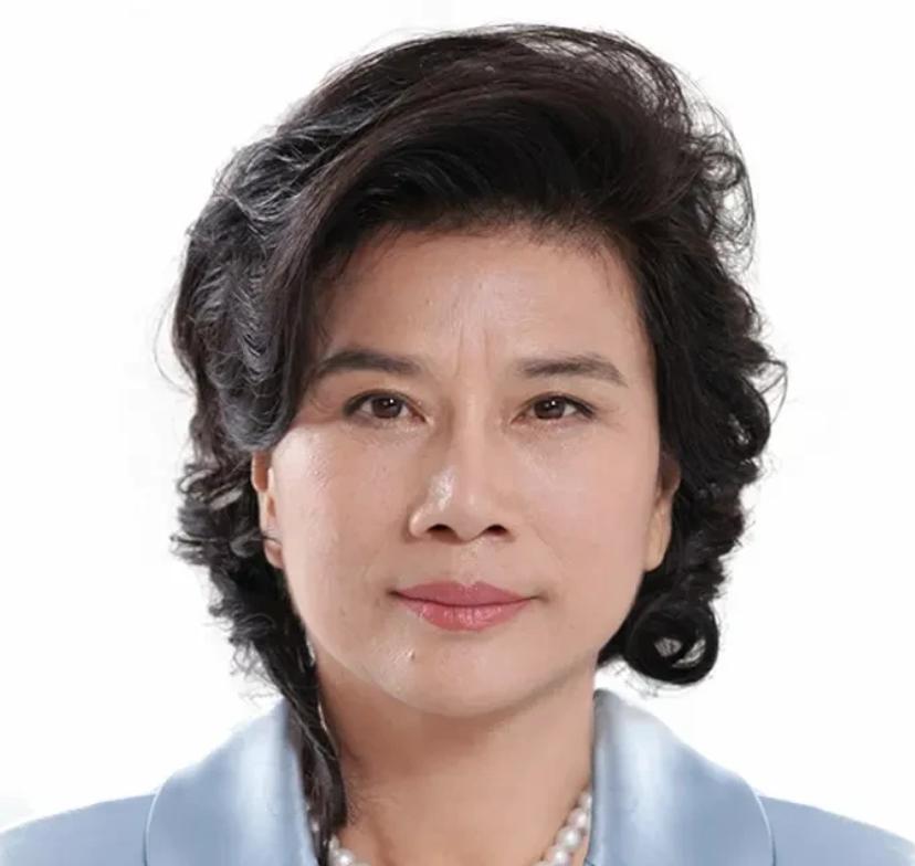 主持人问董明珠:“像你这么有财富有地位的人，亲戚朋友多吗？”董明珠说:“我难有