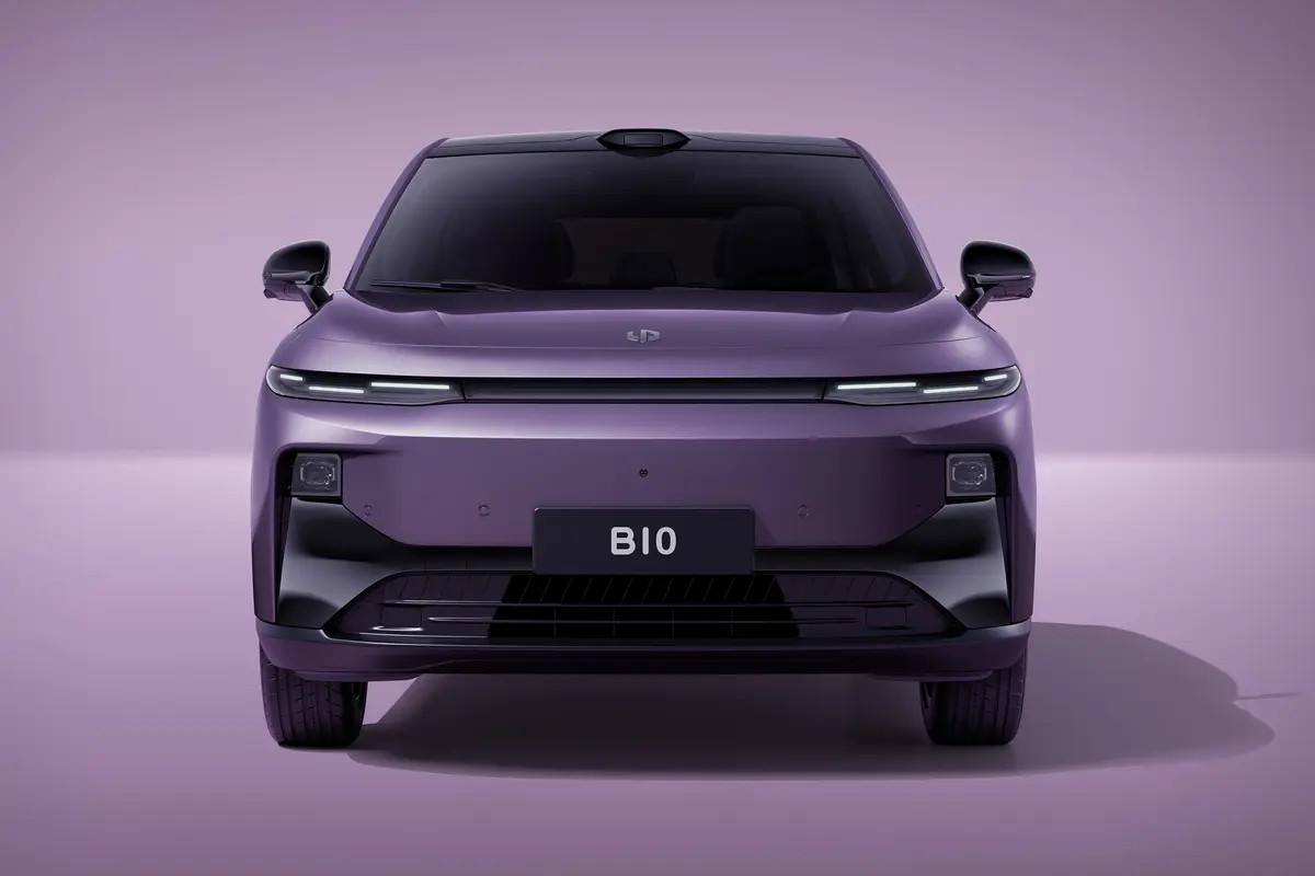 开零跑B10这段时间，是真感受到实用大于噱头。日常通勤开高速，智驾辅助跟着走很省