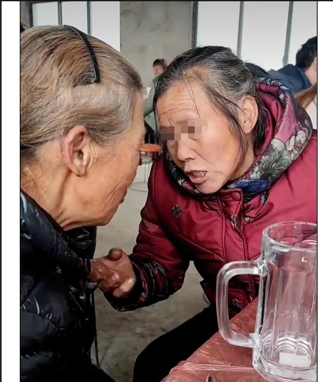 我月薪3500被全村嘲笑了十年，直到发现他们儿子所谓的“年薪50万”真相…】我