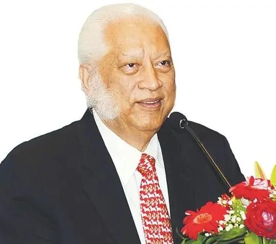 “我没有一丝一毫的中国血统，但是我有100%的中国心，我将用一生来报答中国，”印