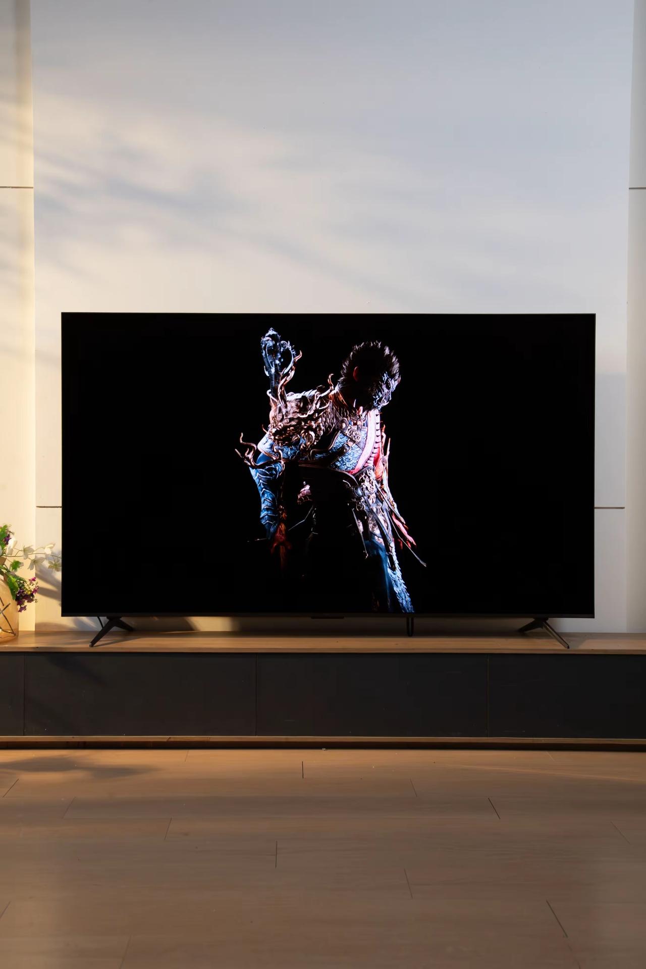 告别了开机广告和反光烦恼，欣喜若狂我们平时看剧用的电视机，最关心的肯定是画质、