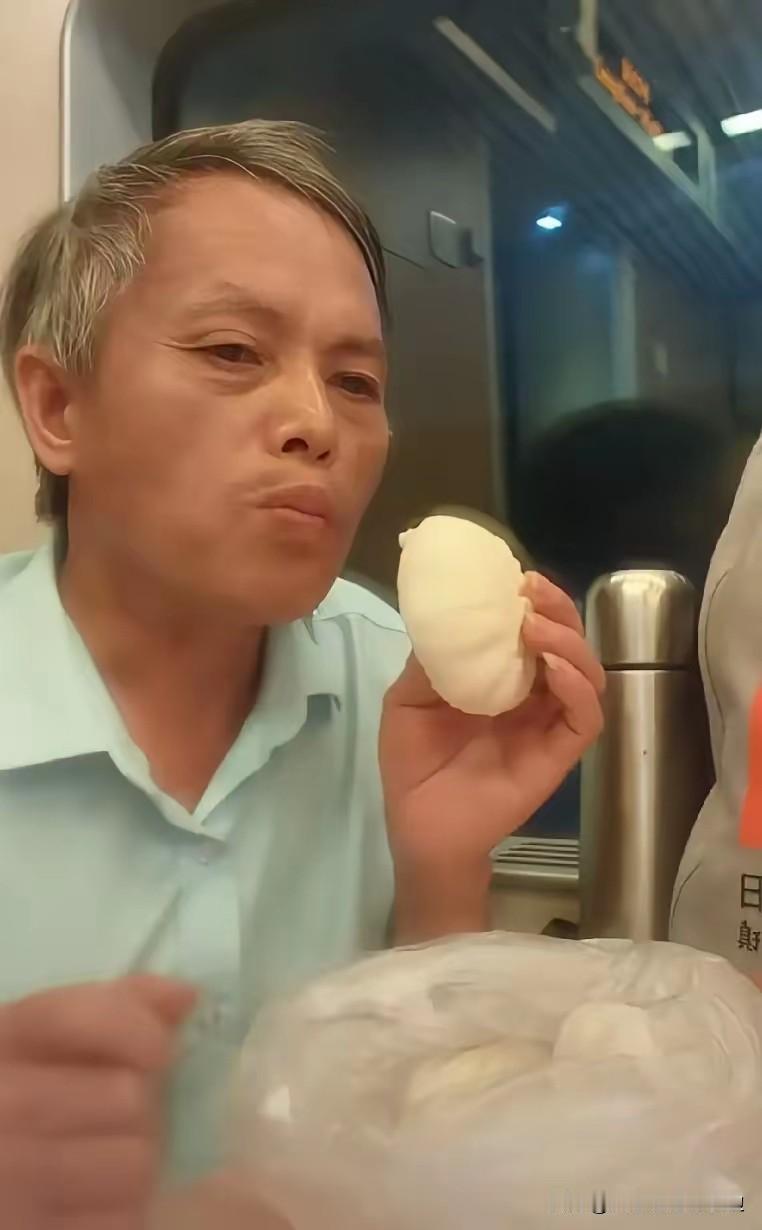 又一个找到儿子不愿回父母身边的,梁爸寻娃寻了三十年,现在总算找着了。可娃已经成了