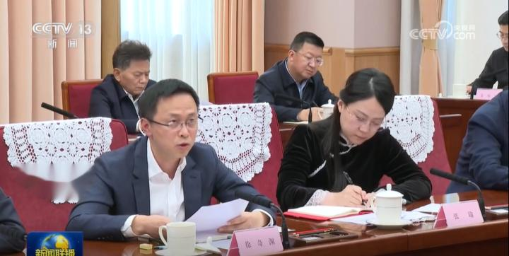 李强主持召开重磅座谈会, 参会发言的8人是谁?