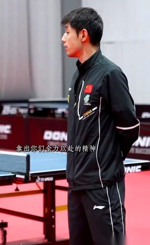 张继科这人，真的有点东西。你以为他退下来就是开个球馆，当个甩手掌柜，挂个名就完