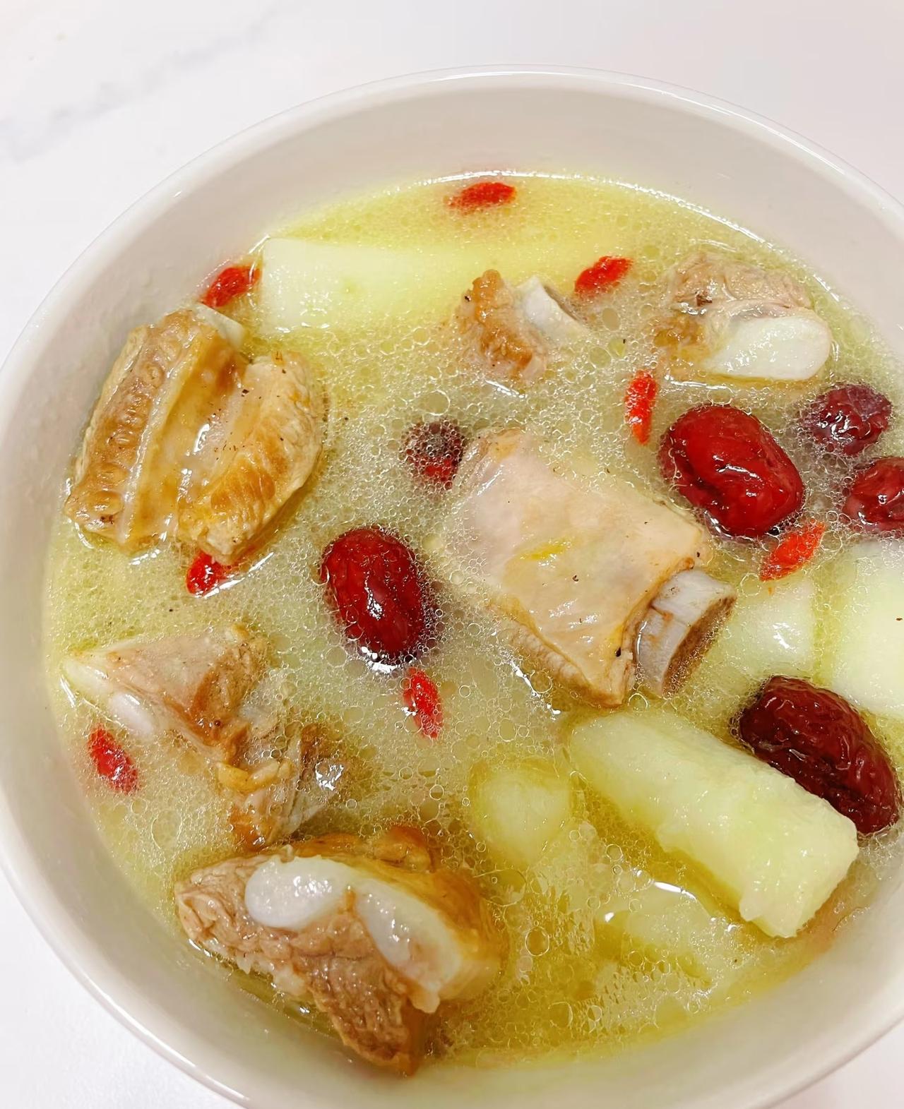 秋冬暖身汤，喝完整晚手脚不凉，还能润喉防燥，增强抵抗力。外面的奶茶甜腻又不健