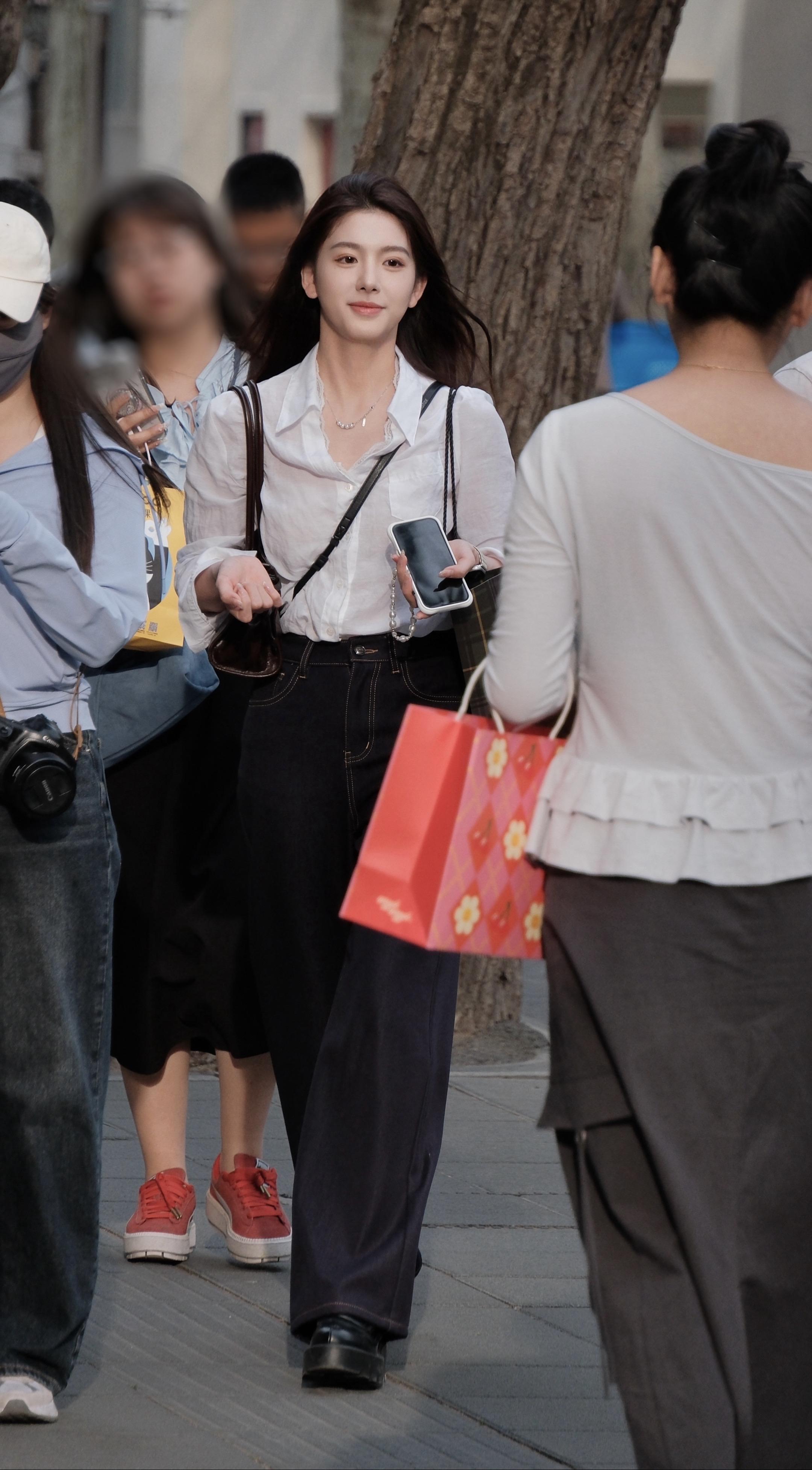 春风十里不如你，没见过你的人不明了！！8