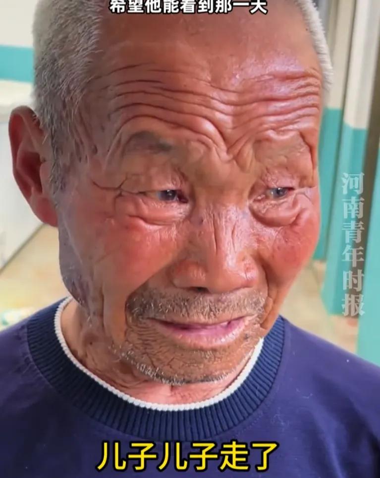 看哭了。山东，一位84岁老人丧子丧妻后，本无赡养义务的年轻儿媳选择留下来支撑这个